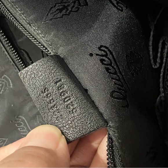 Gucci Black Guccissima Crossbody - Picture 12 of 13